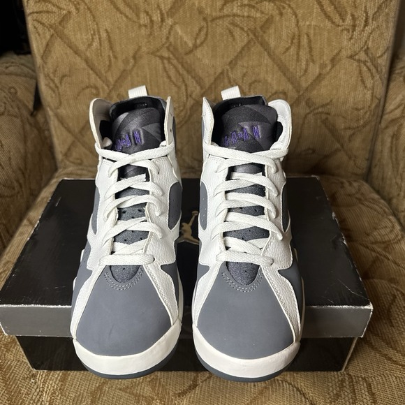 NIKE AIR JORDAN 7 RETRO (GS) White/Varsity Purple-Flint Grey Sz 6.5Y 304774-151 - Picture 5 of 10
